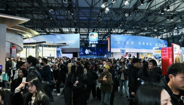 从无人家务到无人值守！海尔暖通商用方案亮相AWE